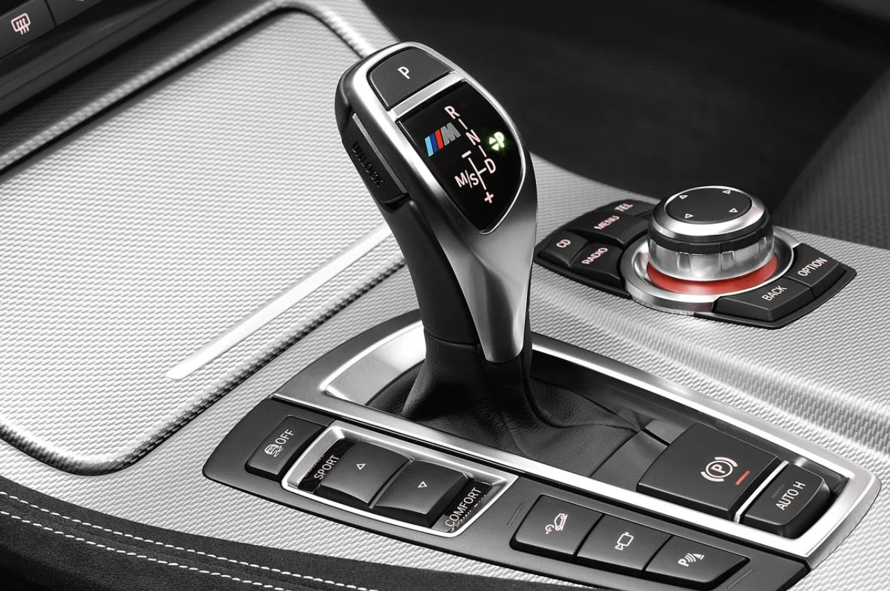 Szarpanie skrzyni biegów – objawy, przyczyny i skuteczne rozwiązania